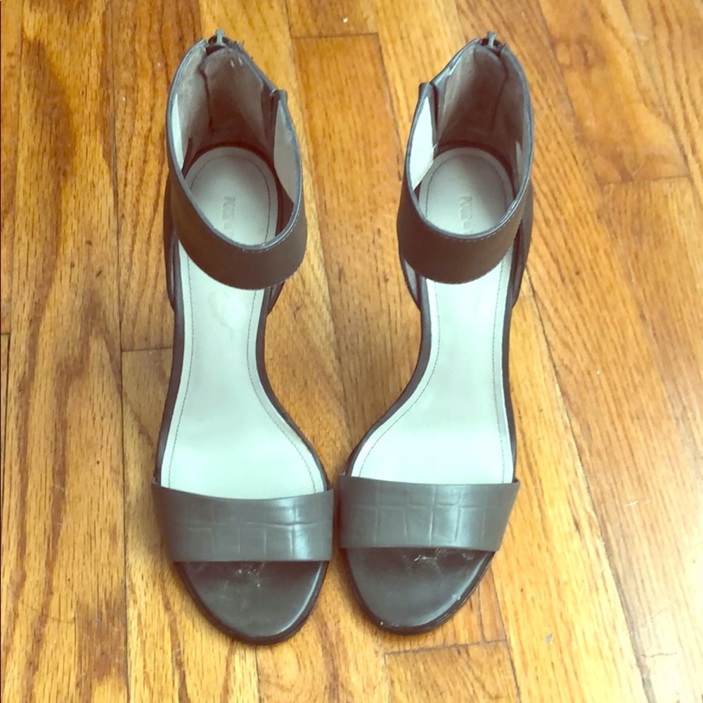 Ankle strap heeled Sandals